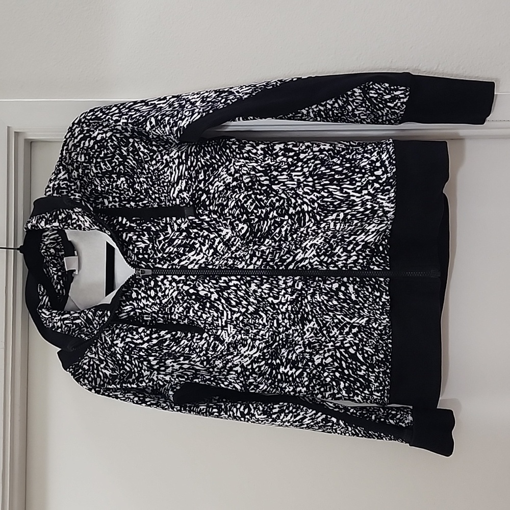 💜 Athleta Triumph Hoodie In Black/White EUC